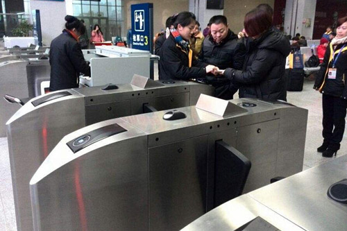 车站检票闸机嵌入二维码扫描？